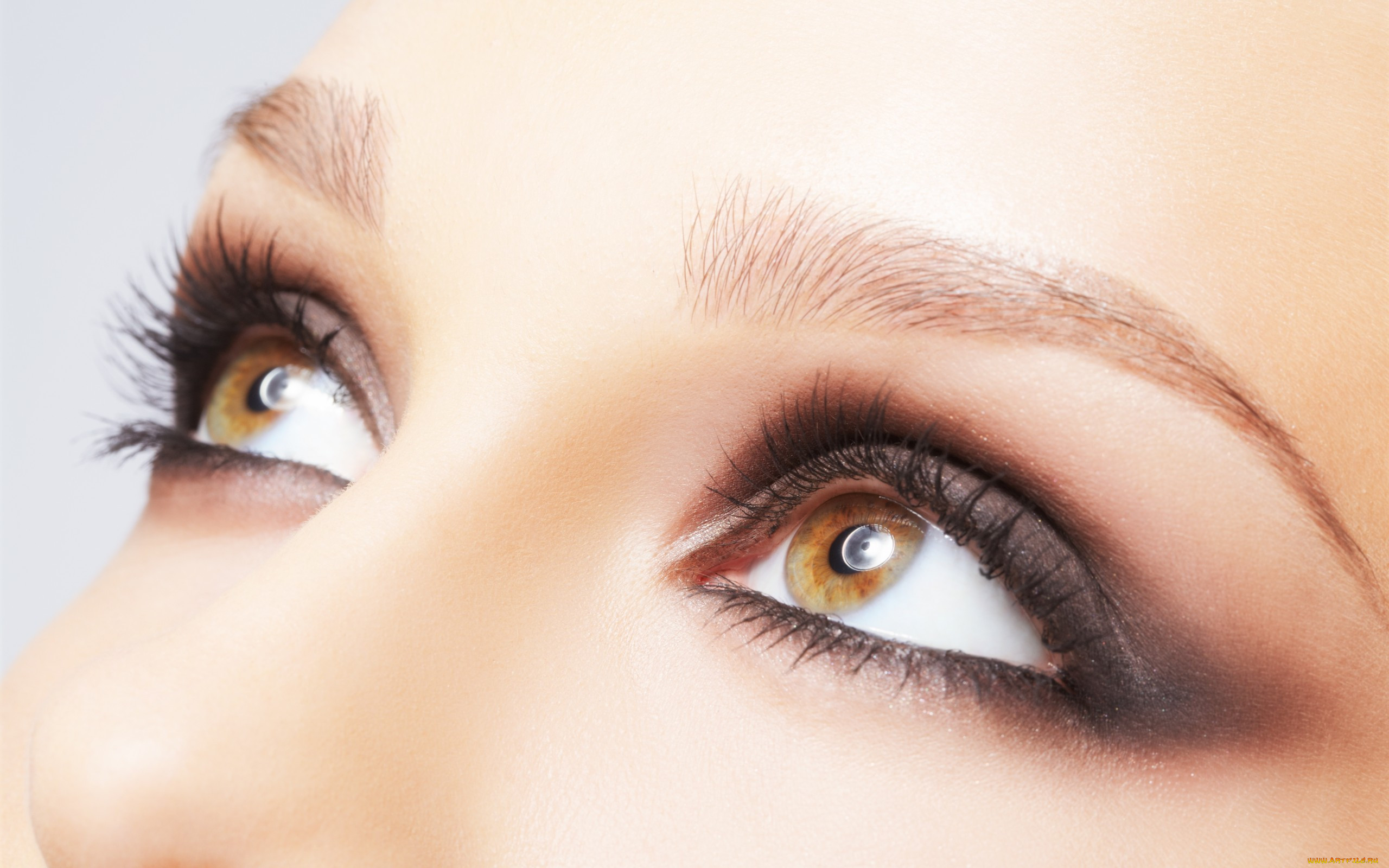 Есть светло карие глаза. Женские глаза. Красивые глаза. Красивые женские глаза. Красивые карие глаза.